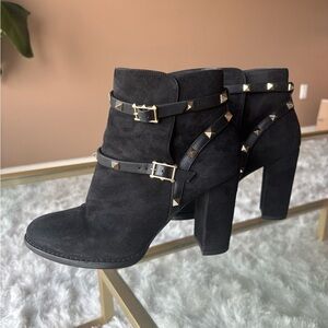 Valentino Garavani Rockstud Suede ankle boots size 8